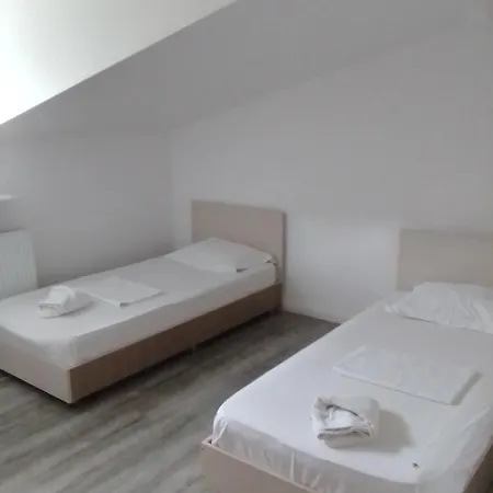 Hala Traian 2*